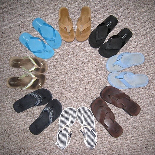 7 Keys to Your Foot Health 512px Flip flops arranged in a circle 7 Keys to Your Foot Health