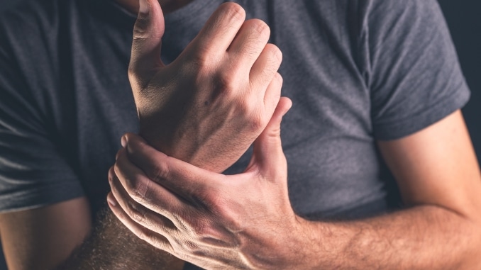 How to Prevent Wrist Pain When Bench Pressing