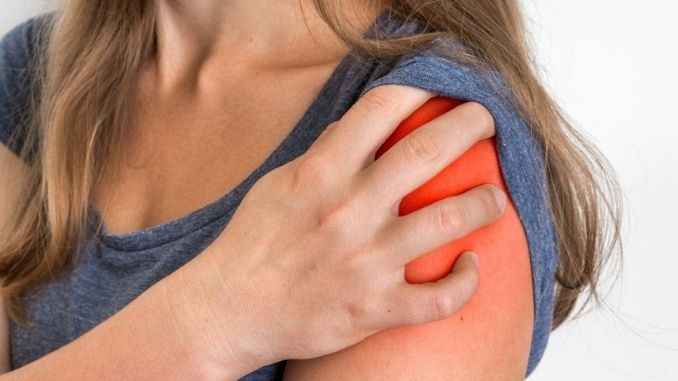 Woman-With-Shoulder-Pain
