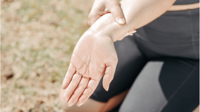 avoid aggressive stretching - https://exercisesforinjuries.com/De-quervain's-Tenosynovitis-Massage