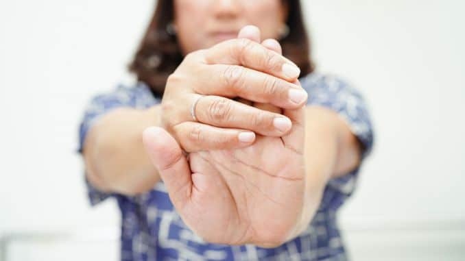woman-pain-her-hand-2