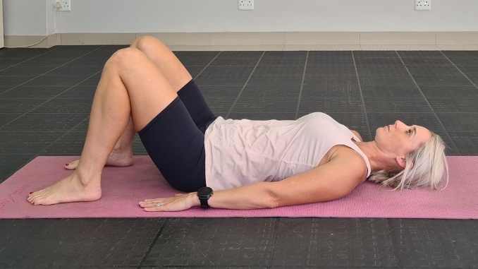 Double Tabletop Leg Raises