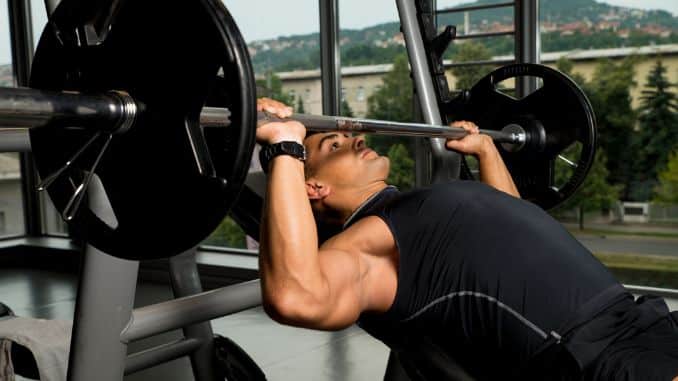 bodybuilder-training-weightlifter
